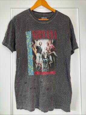 NIRVANA Heather Gray Nevermind Band Graphic Tee with Red Logo sz Medium